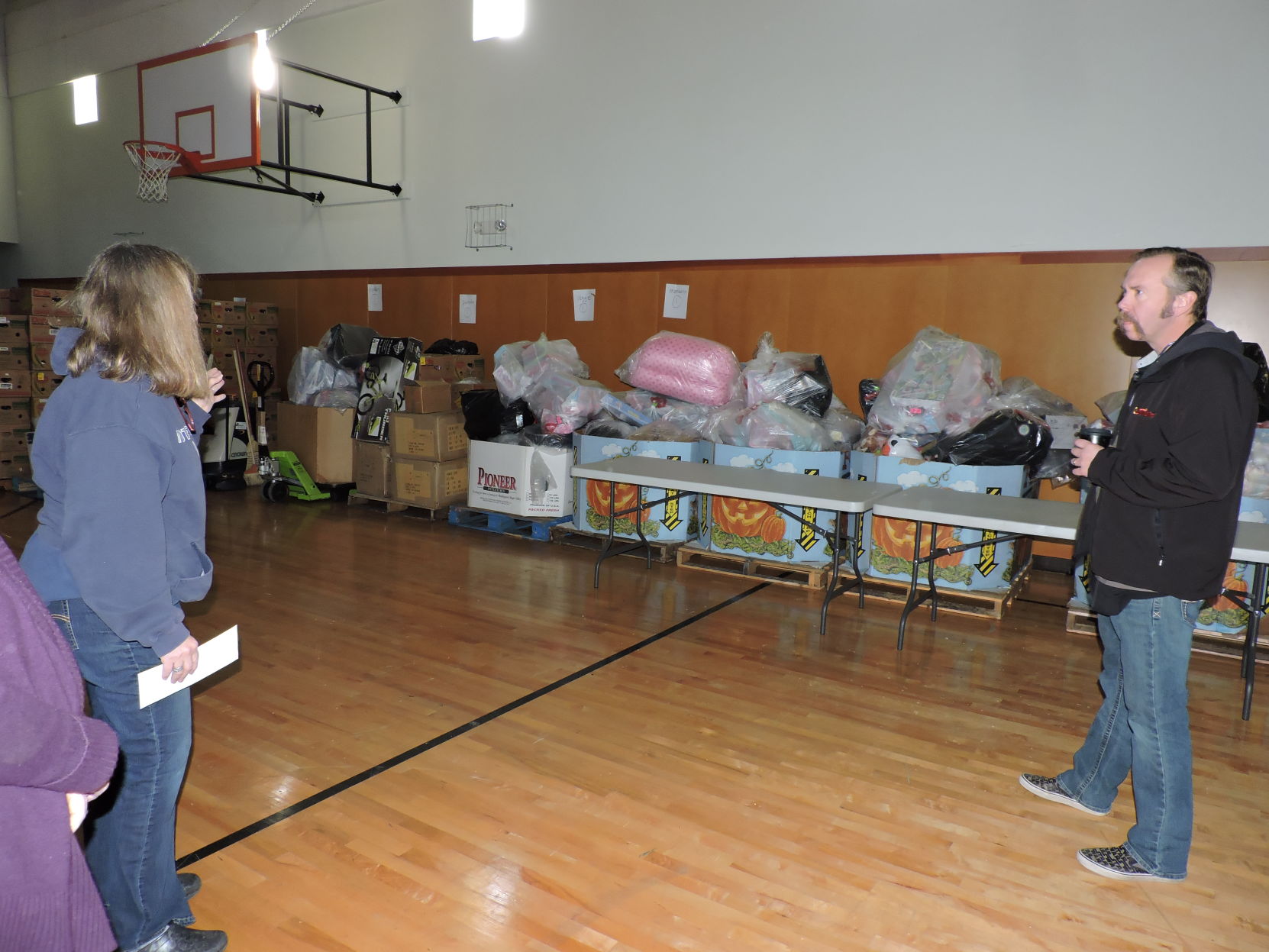 Sunbird Shopping Center Makes $1,500 Donation to Yelm Community Services Food Bank